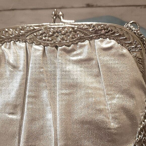 Vintage Small Silver Cloth Purse By HL - Picture 3 of 4